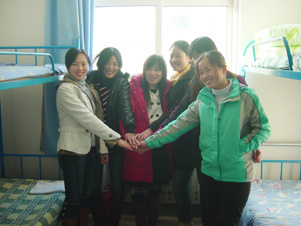 亲如一家的姐妹们